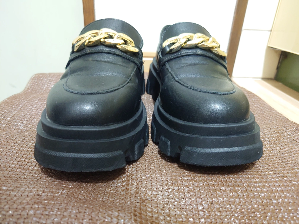 厚底 チェーンローファーの写真2枚目
