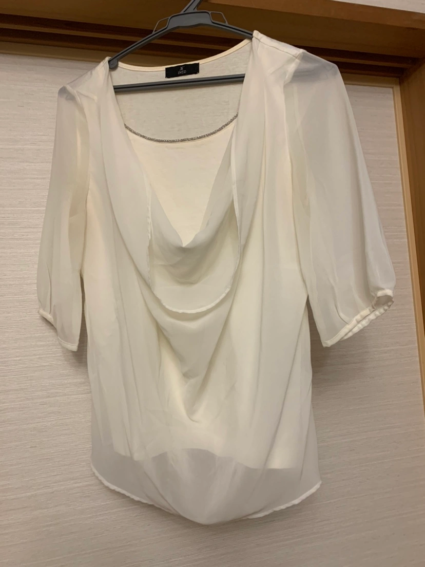 INED 白ブラウス