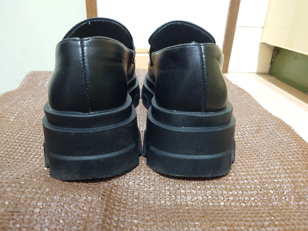 厚底 チェーンローファーの写真3枚目
