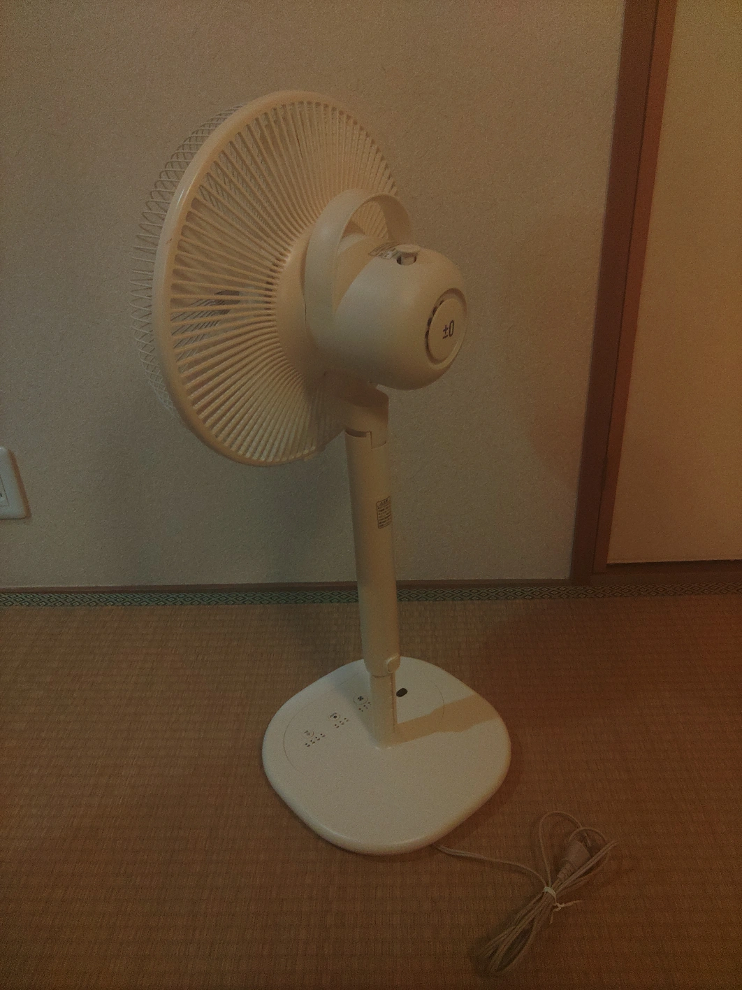 ±0 リビングファン Z710 XQS-Z710 (W)の写真3枚目