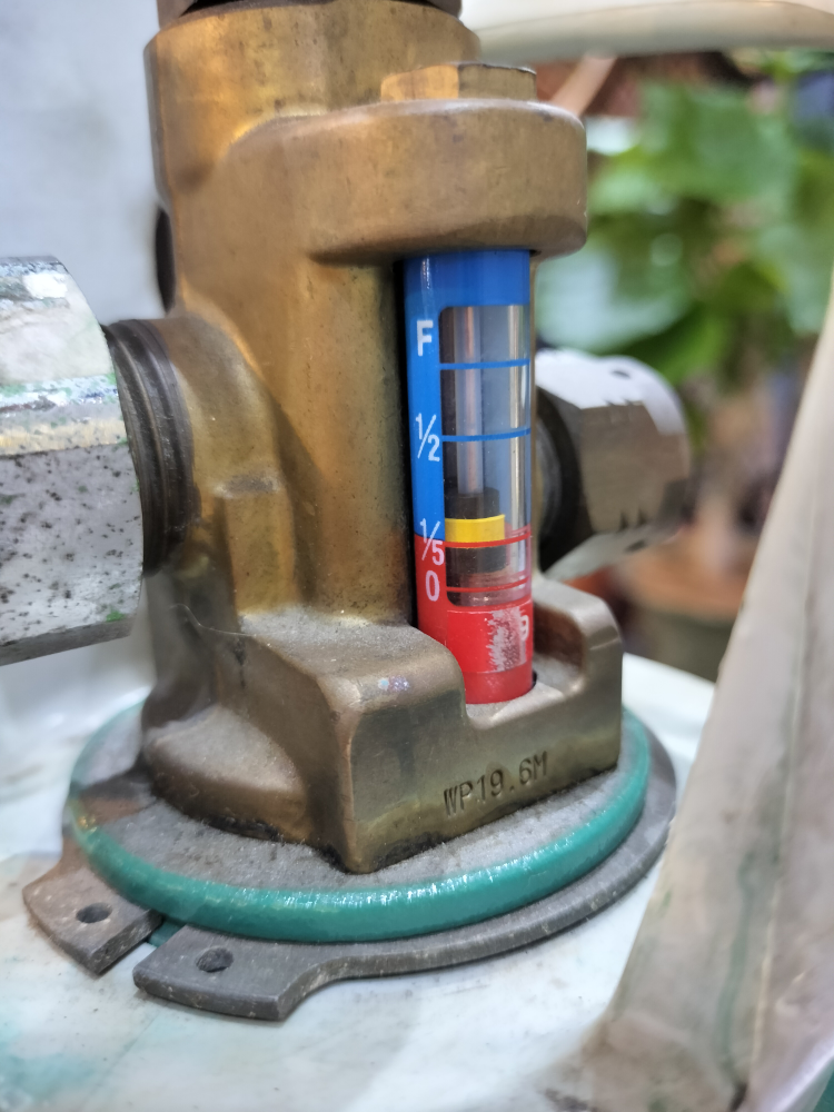 ADA CO2 レギュレーター大型ボンベ用 ミドボン付き 2セットお譲りしますの写真5枚目