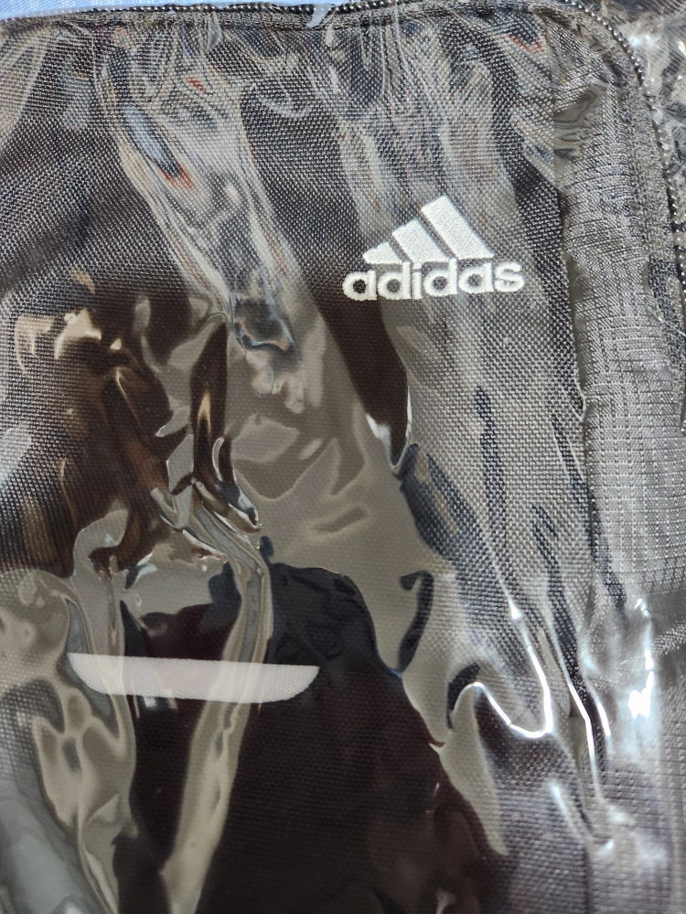 adidasのショルダーバックの写真2枚目