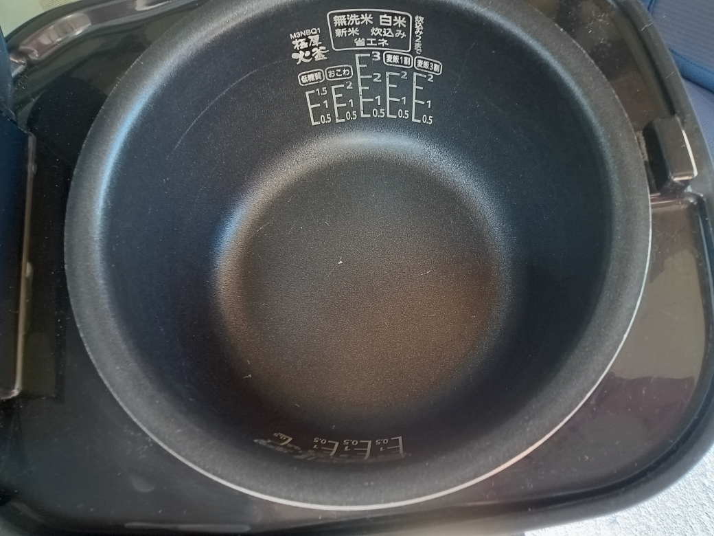 ご予約品、アイリスOHYAMA炊飯器の写真2枚目
