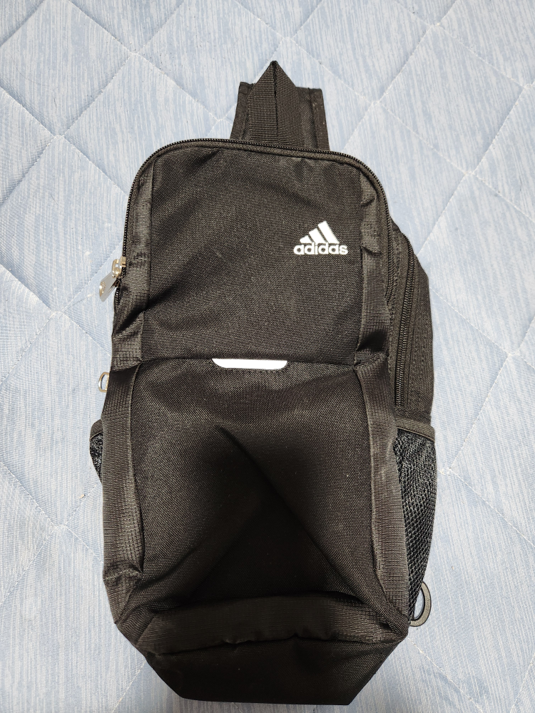 adidasのショルダーバック