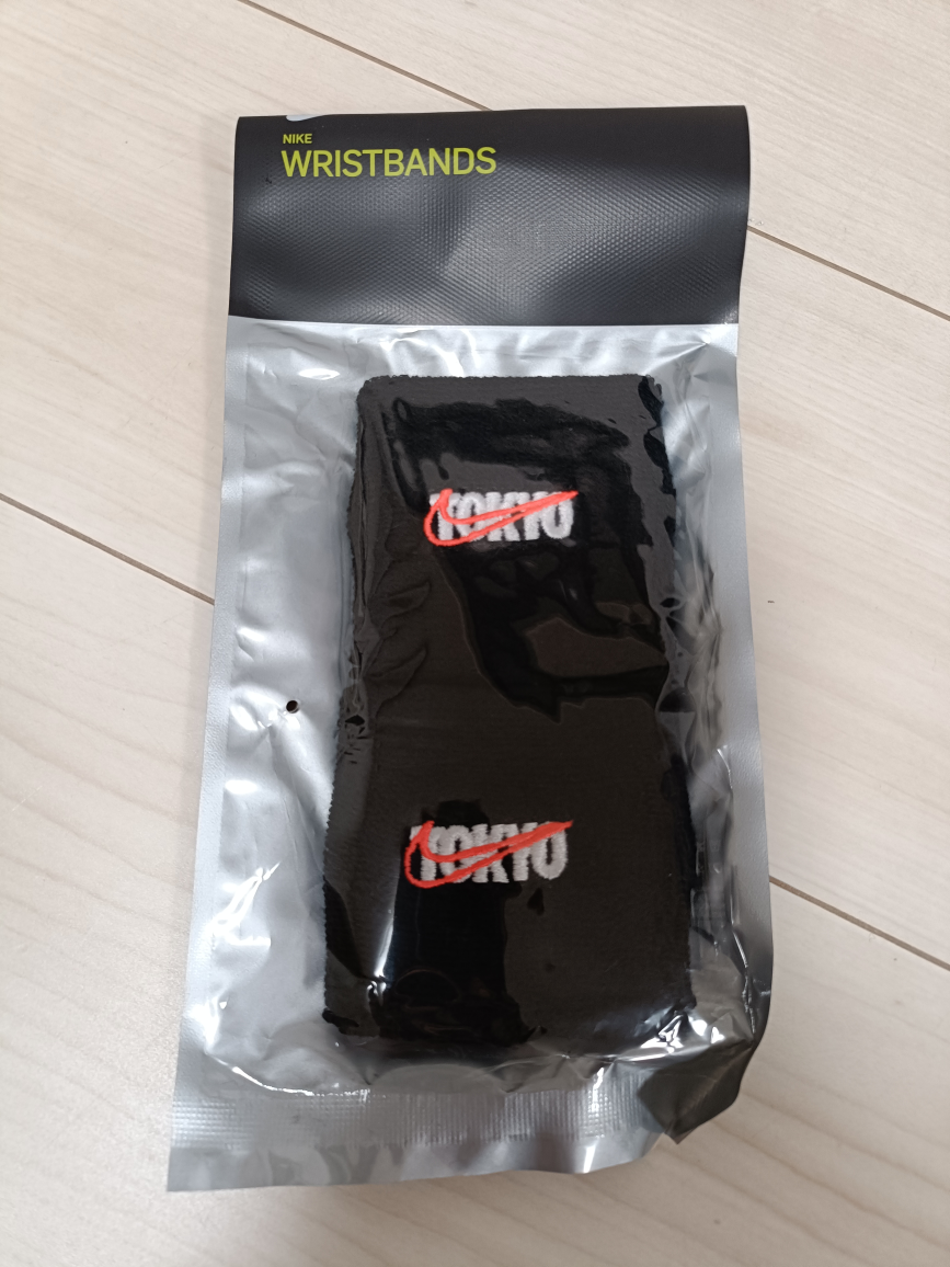 【新品・未開封】【ナイキ】スウッシュ リストバンド①