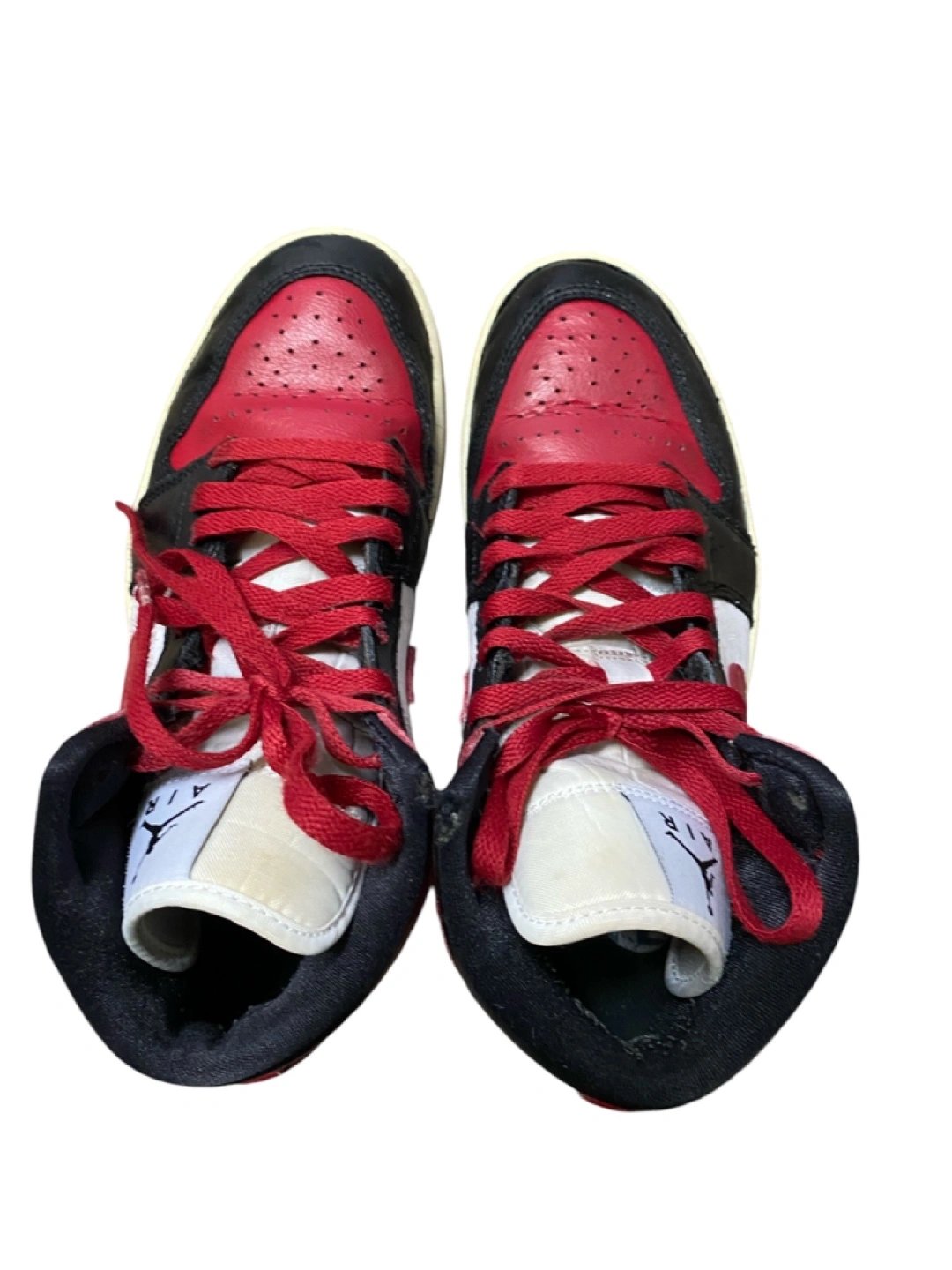 Nike Air Jordan 赤/黒/白 ハイカットシューズの写真3枚目