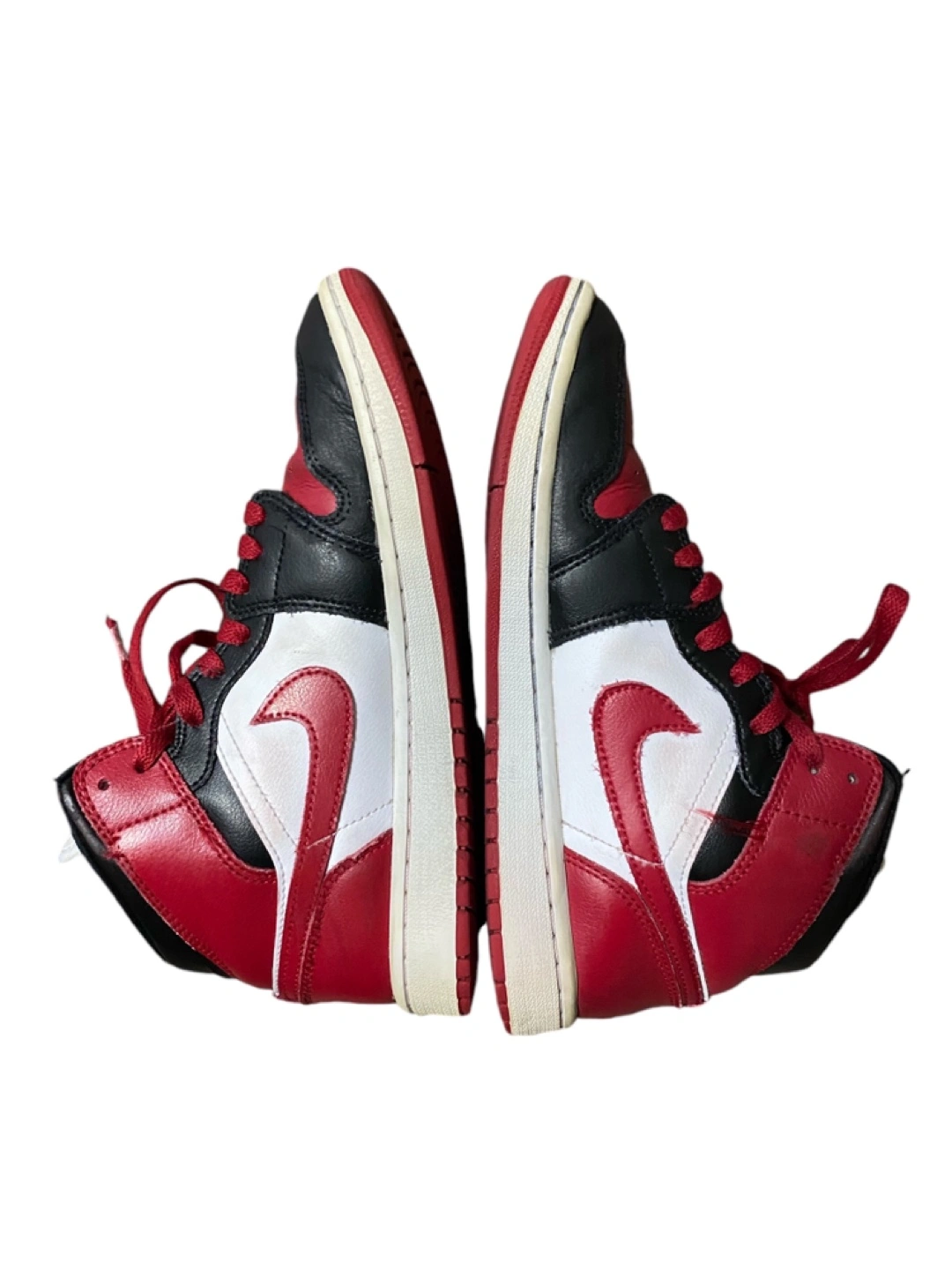 Nike Air Jordan 赤/黒/白 ハイカットシューズの写真2枚目