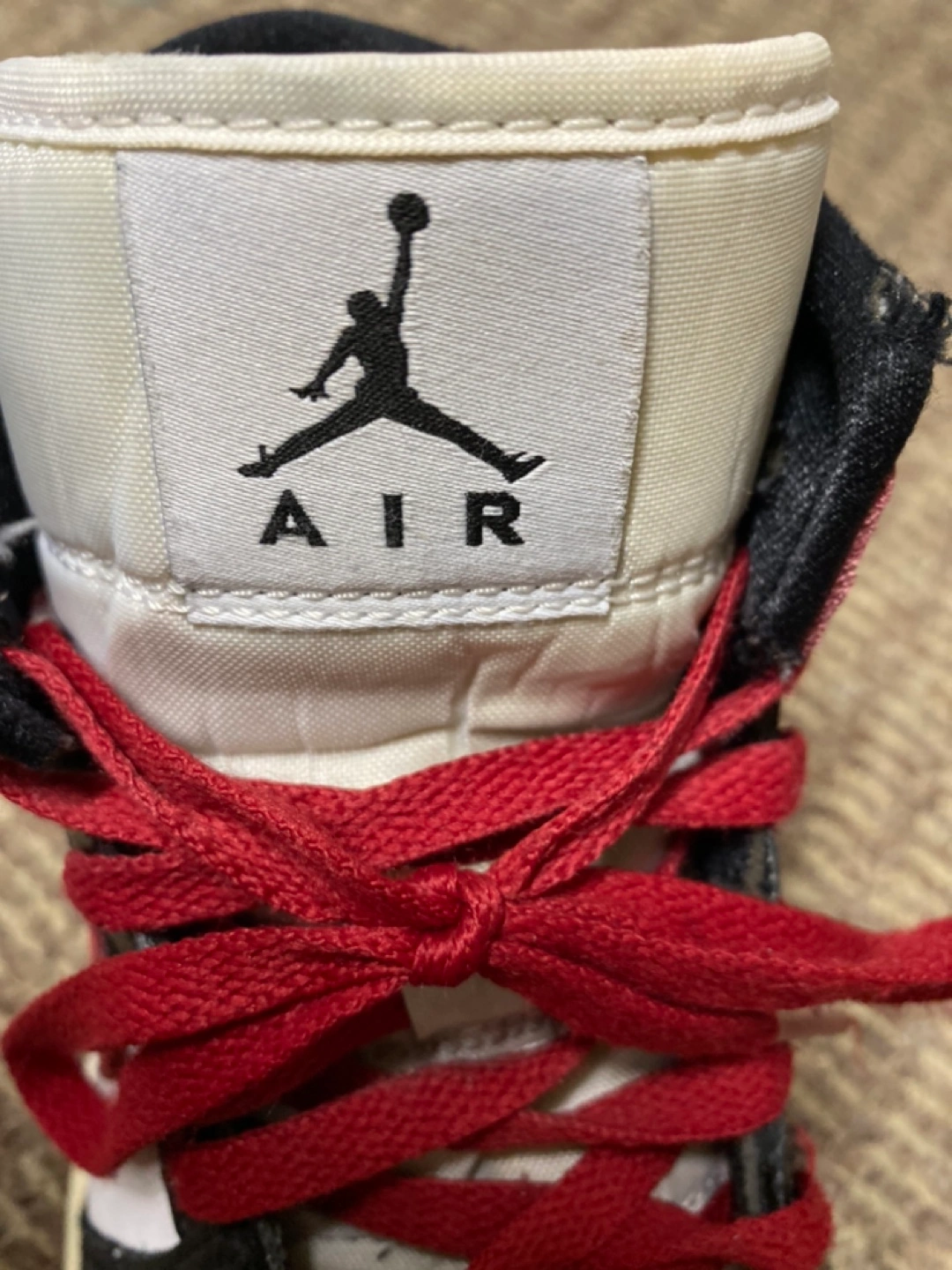 Nike Air Jordan 赤/黒/白 ハイカットシューズの写真5枚目