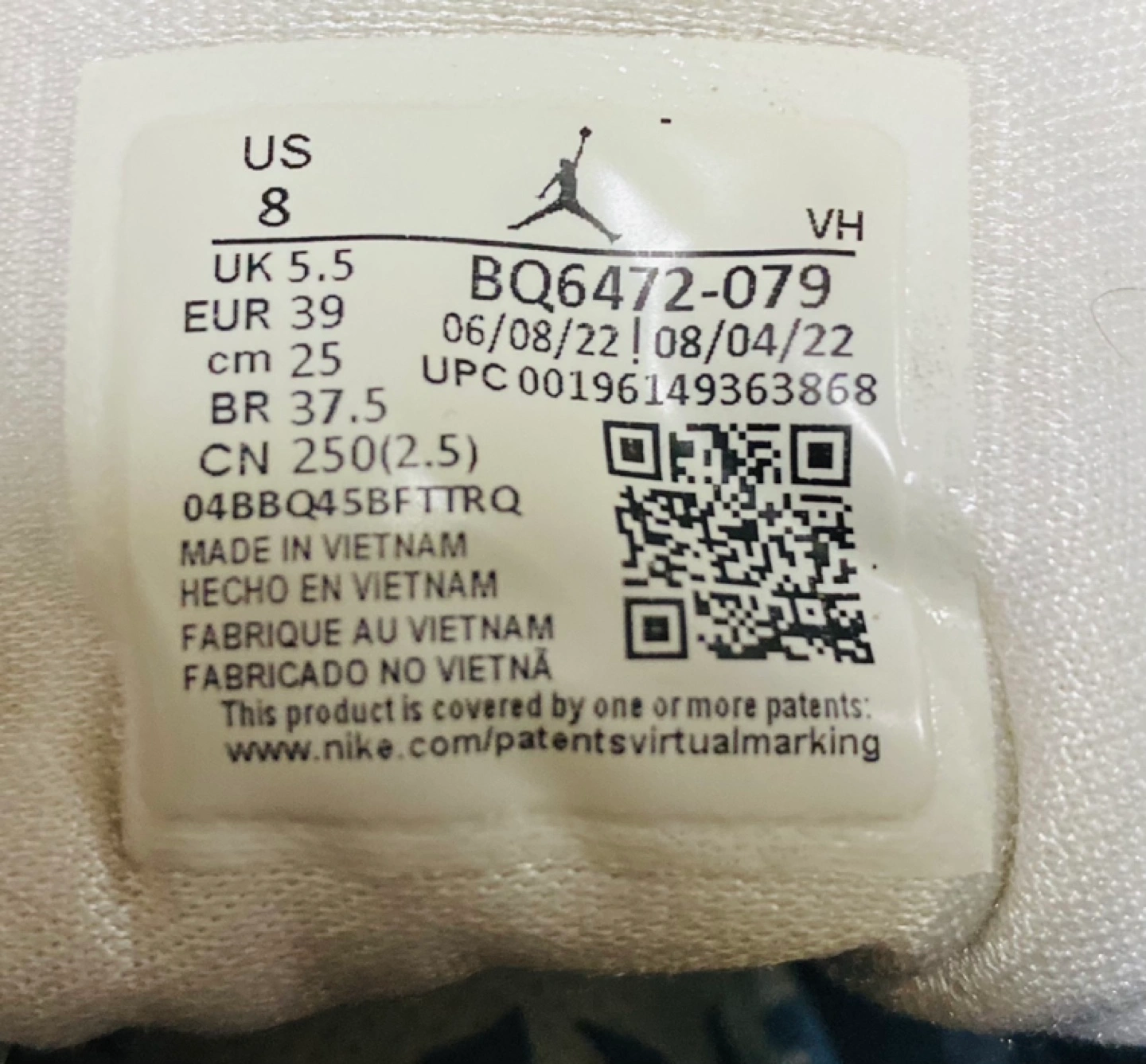 Nike Air Jordan 赤/黒/白 ハイカットシューズの写真4枚目