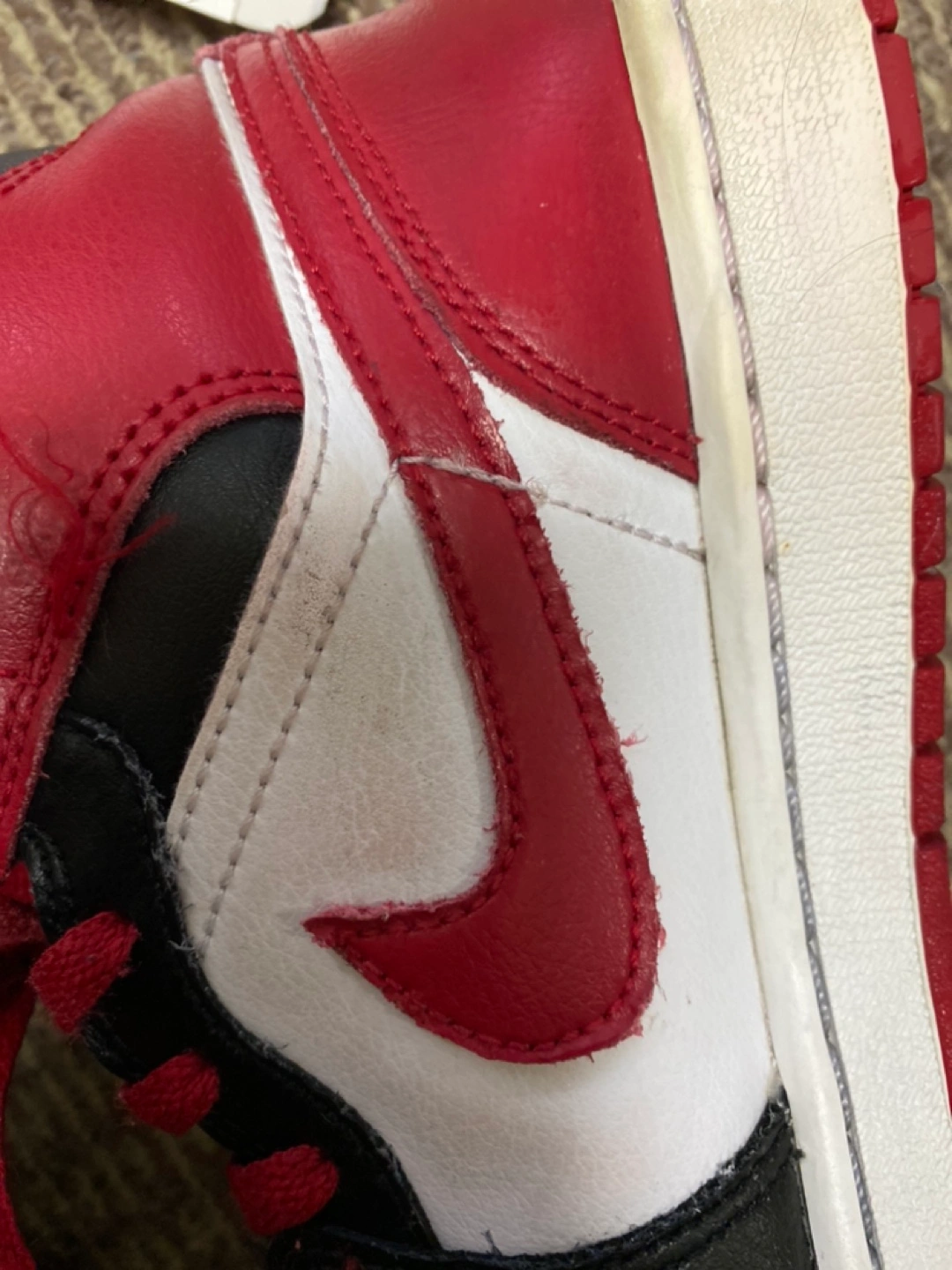 Nike Air Jordan 赤/黒/白 ハイカットシューズの写真7枚目
