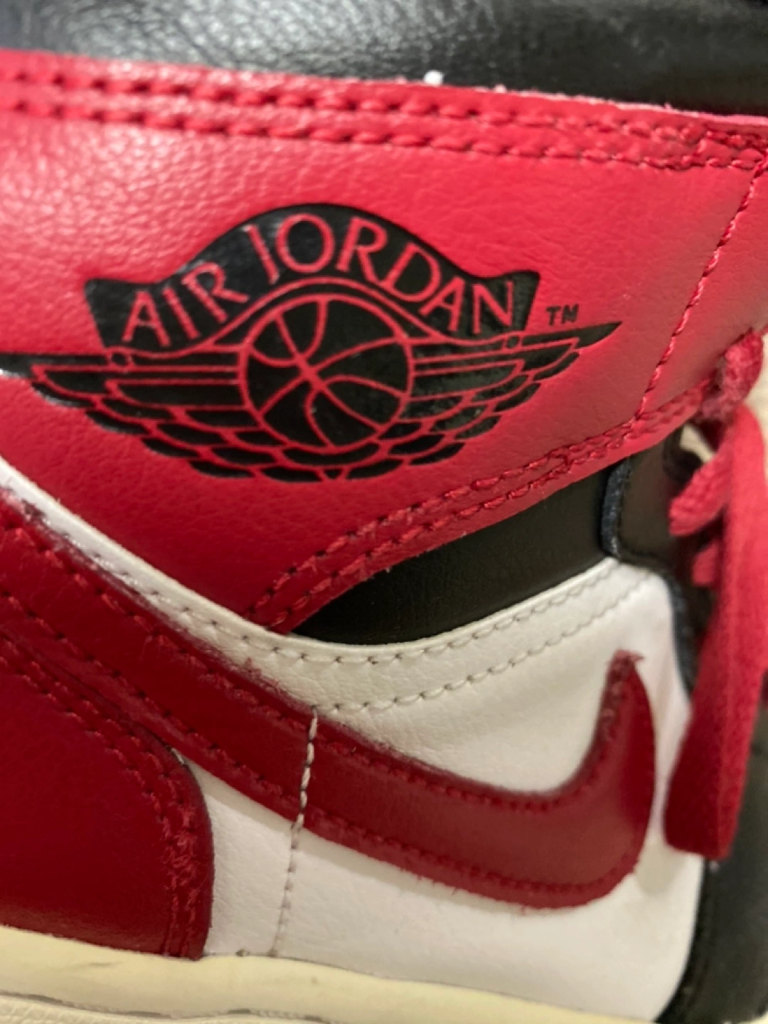 Nike Air Jordan 赤/黒/白 ハイカットシューズの写真8枚目
