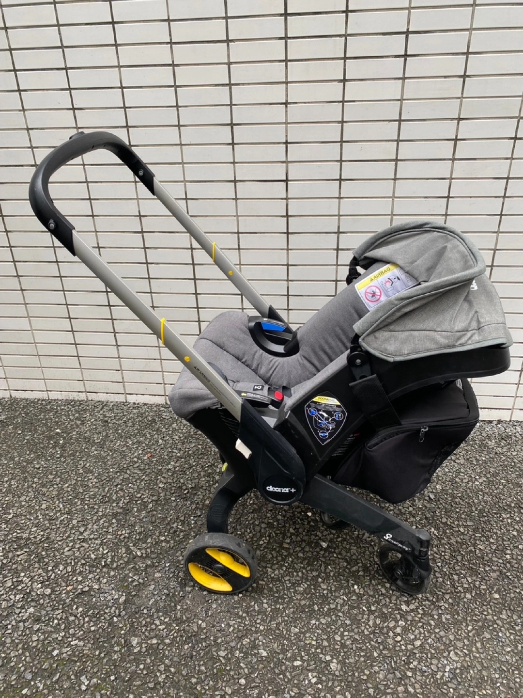 A型ベビーカー (チャイルドシートにもなる)