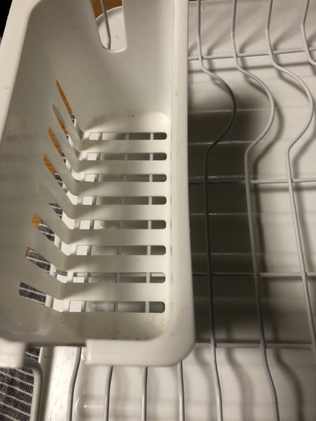 キッチンの水切りカゴとおまけの写真3枚目