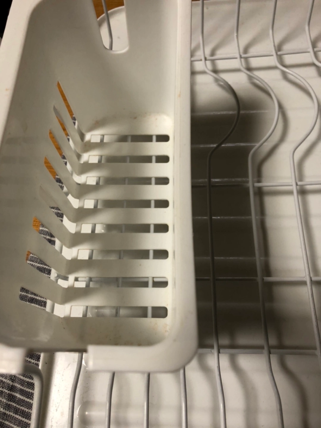 キッチンの水切りカゴとおまけの写真3枚目