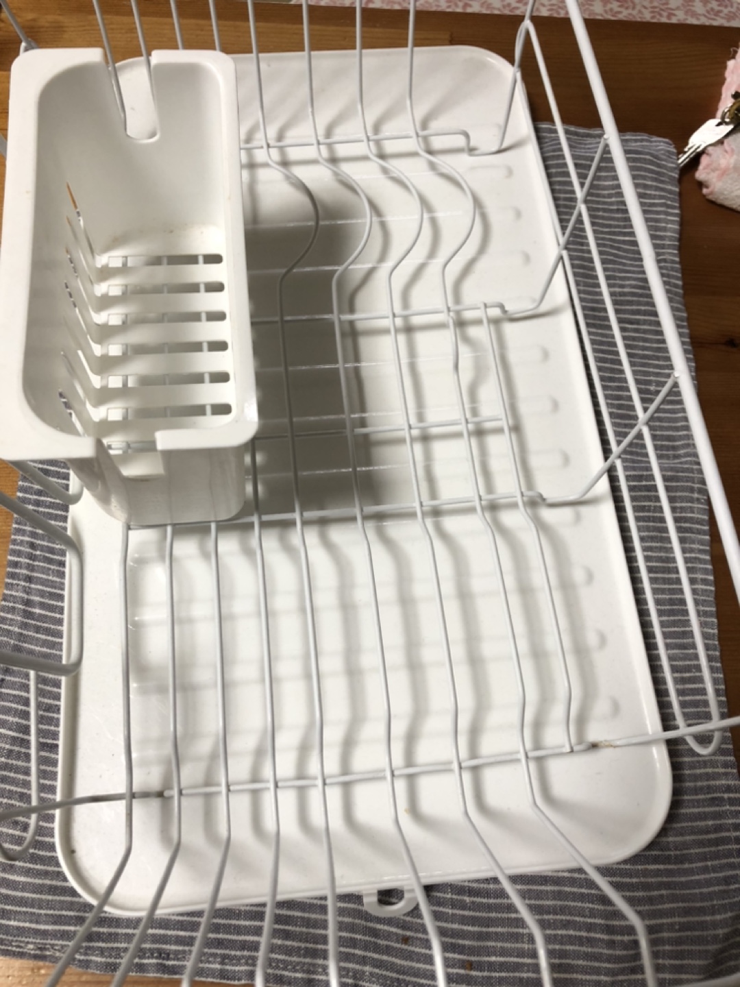 キッチンの水切りカゴとおまけの写真2枚目