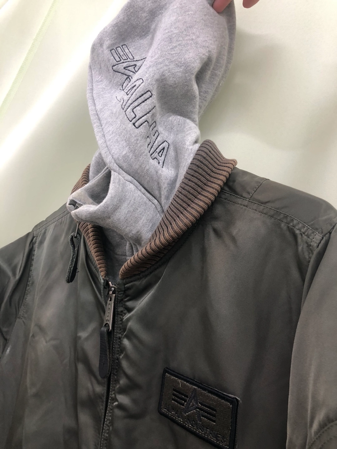 アルファ ALPHA ma-1 細身のモデルです。の写真2枚目