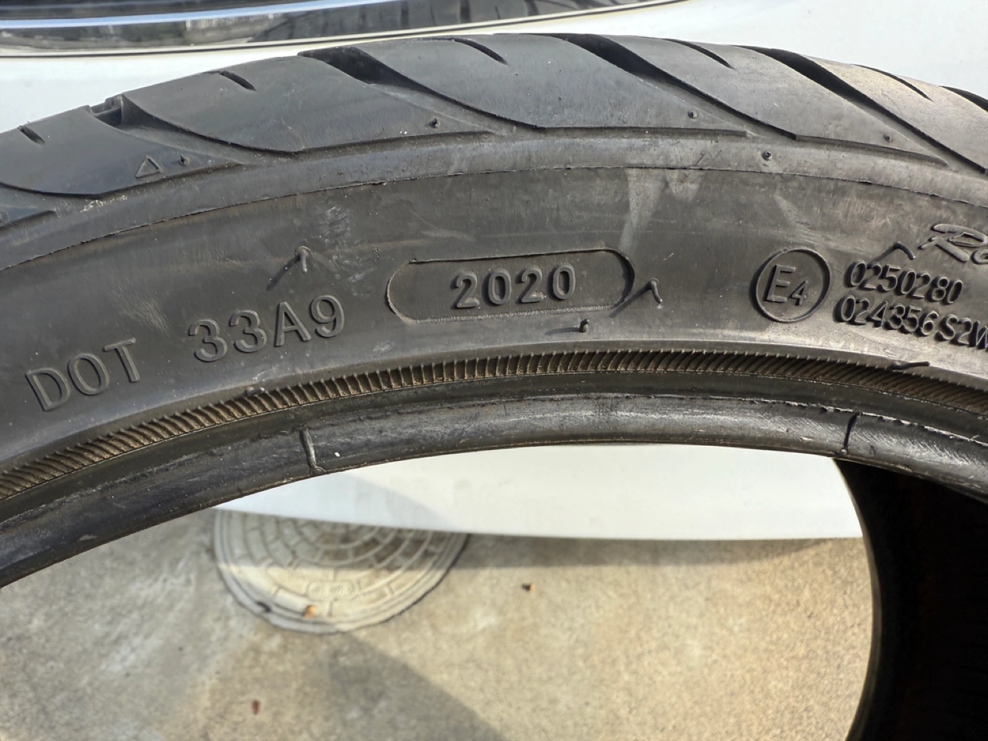 中古タイヤ 245/35r20 アルファードの写真5枚目