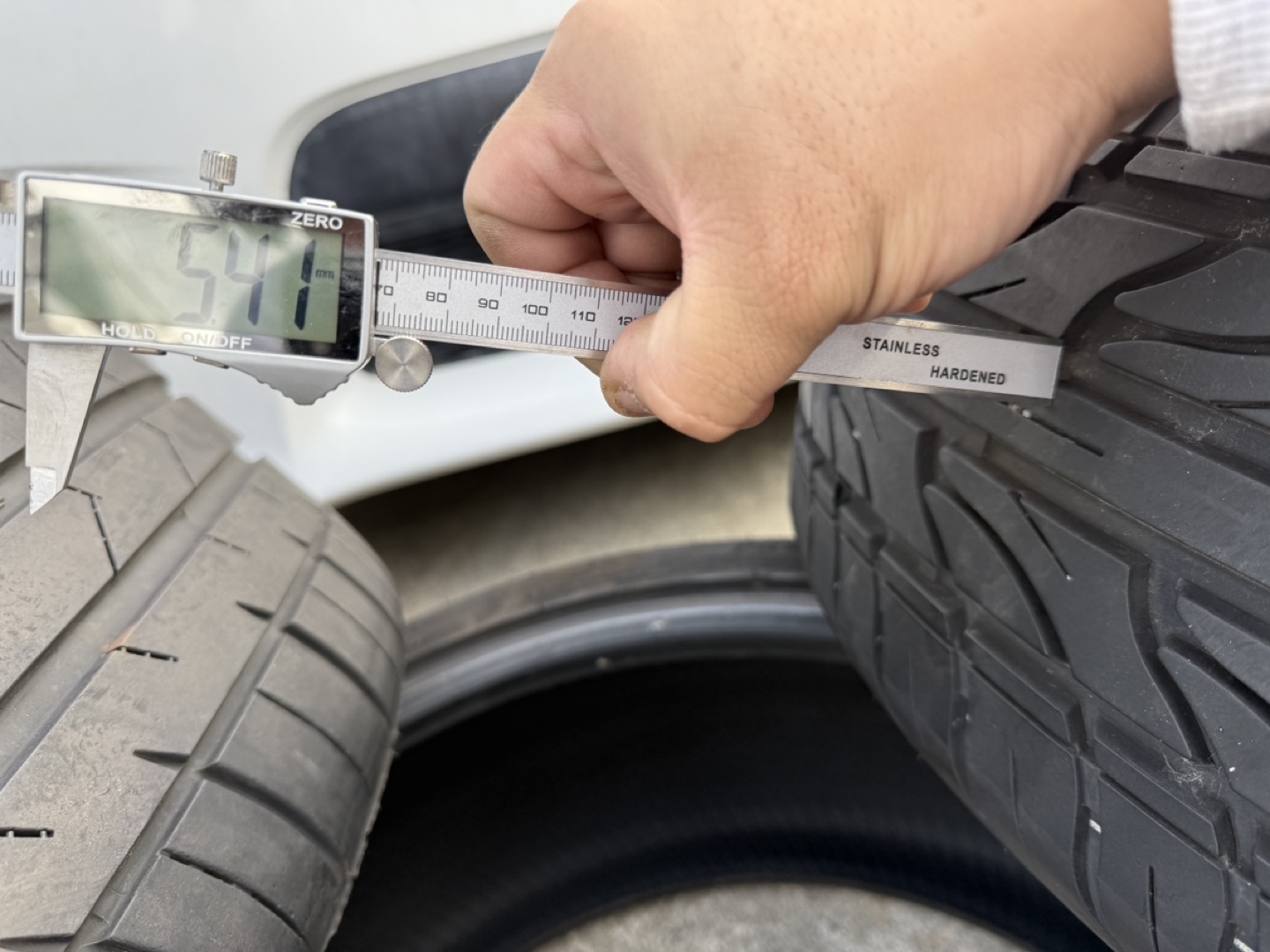 中古タイヤ　245/35r20 アルファードの写真7枚目