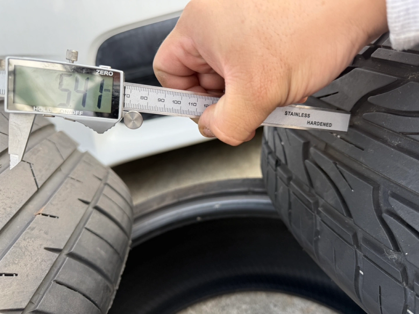 中古タイヤ 245/35r20 アルファードの写真7枚目