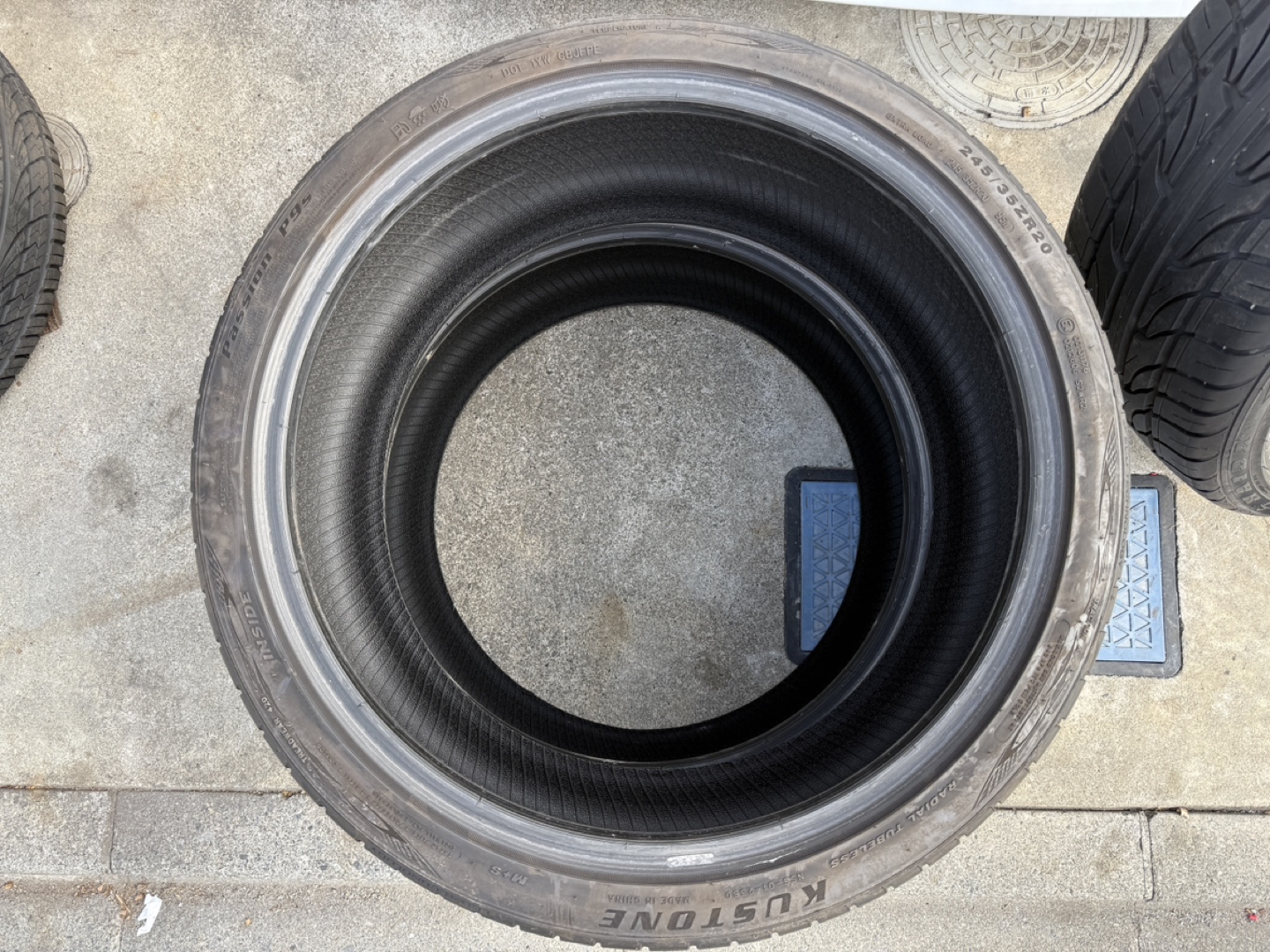 中古タイヤ　245/35r20 アルファードの写真4枚目