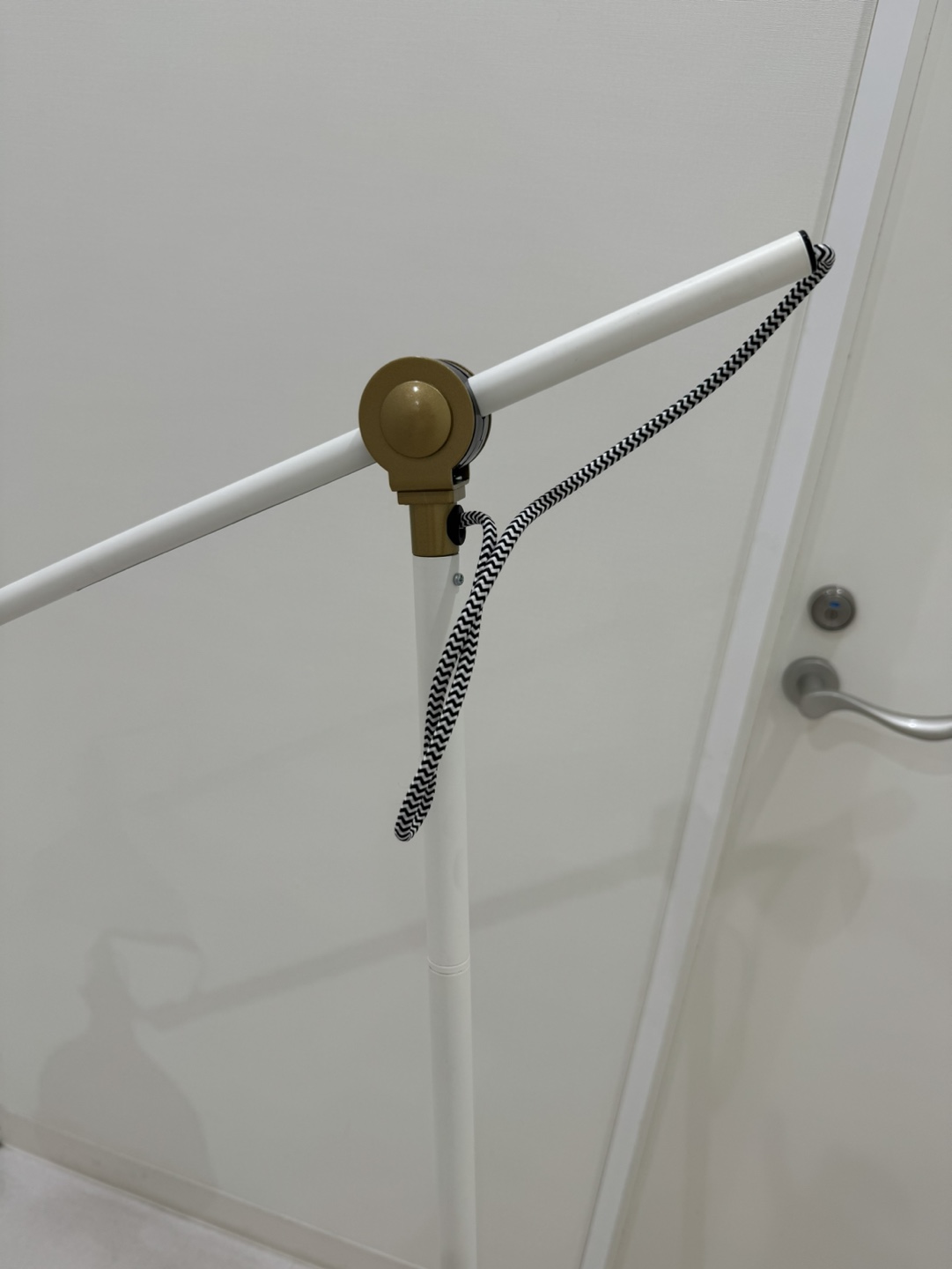 IKEA フロアスタンド　白　〈電球付き〉の写真2枚目