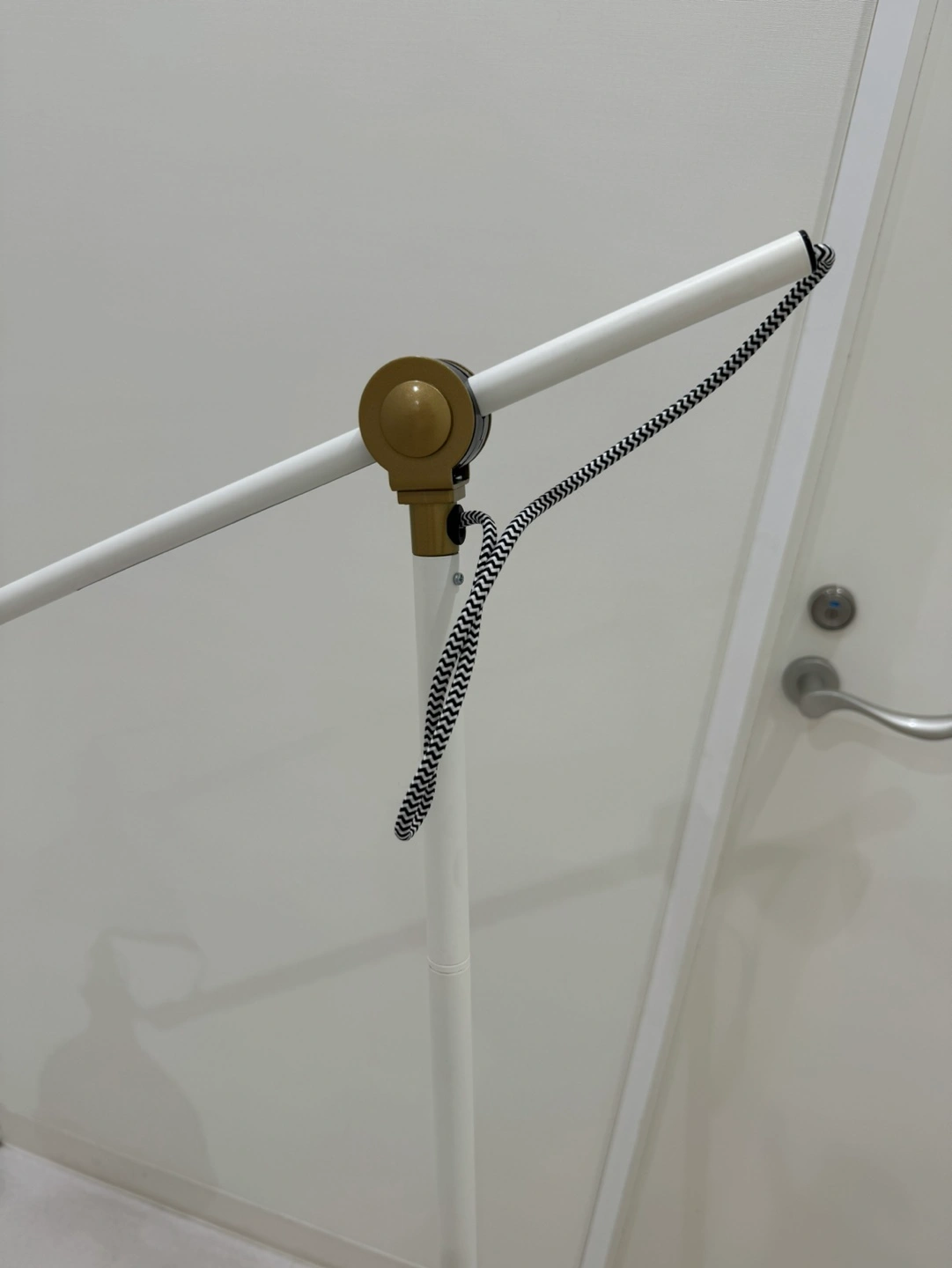 IKEA フロアスタンド 白 〈電球付き〉の写真2枚目