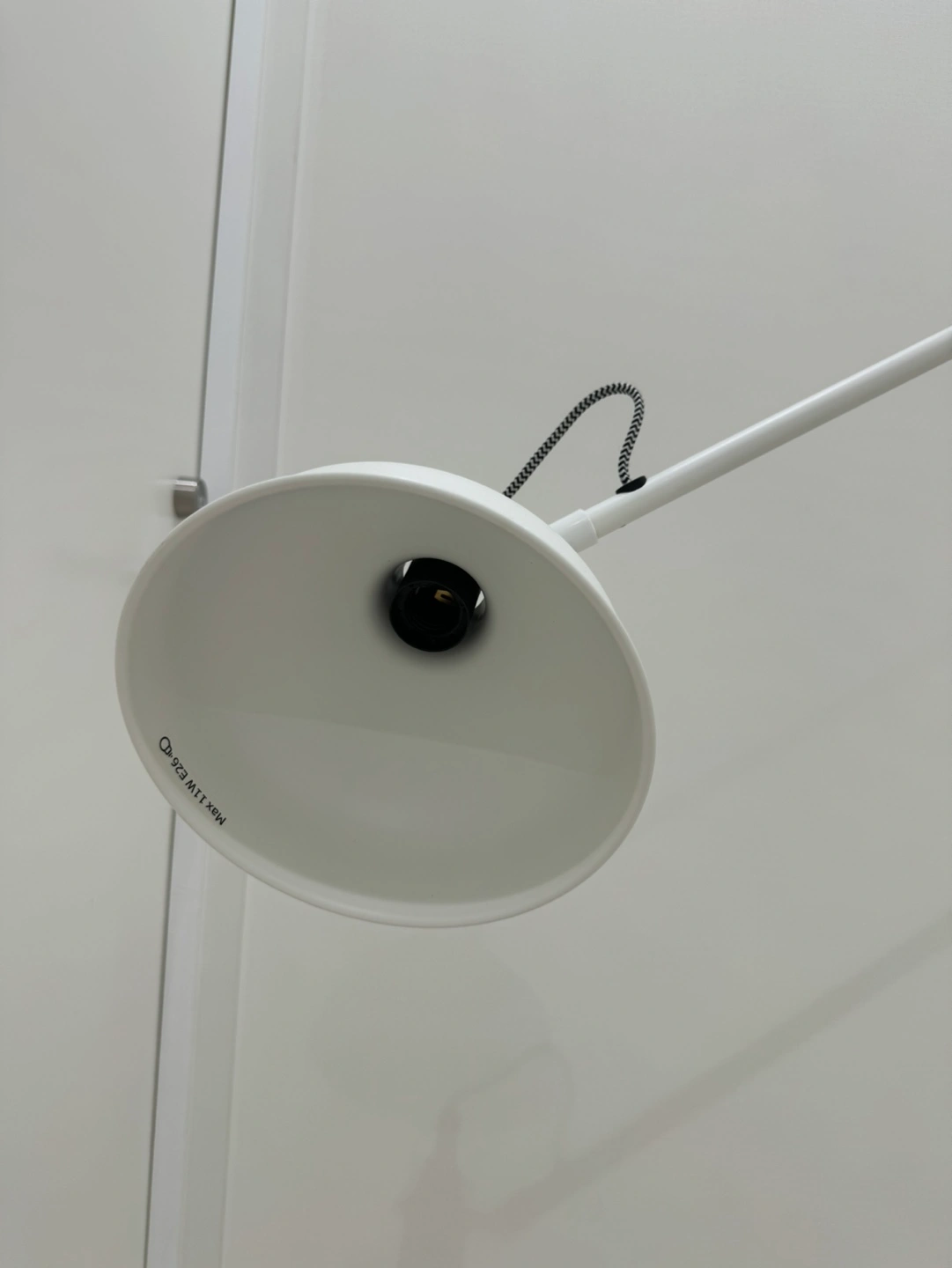 IKEA フロアスタンド 白 〈電球付き〉の写真3枚目