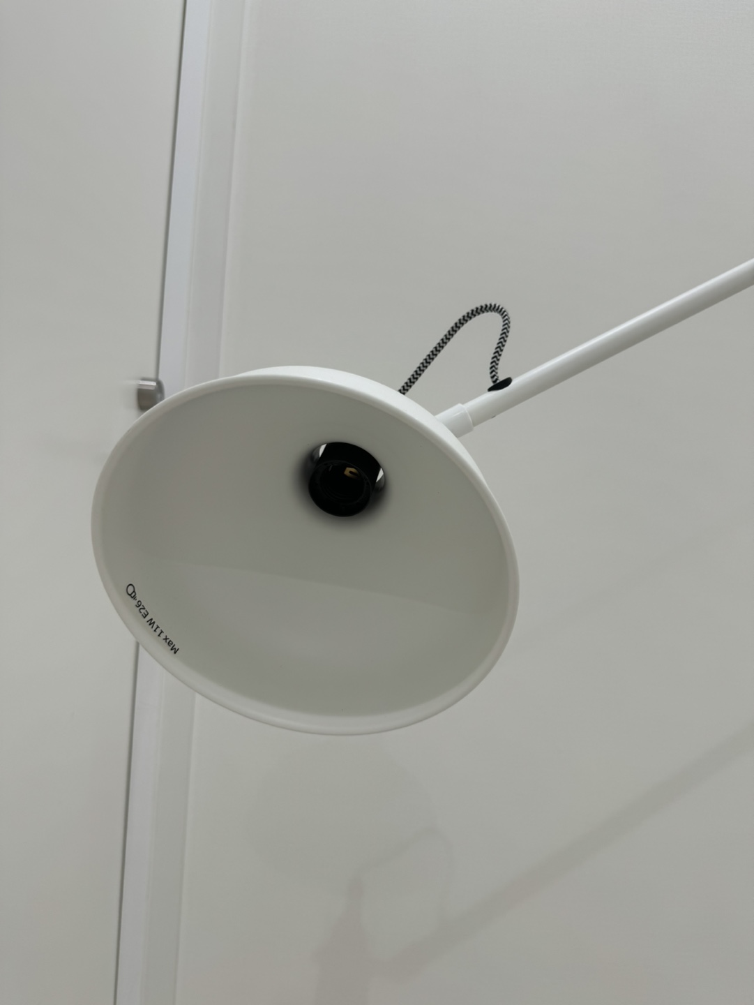 IKEA スタンドライト　白　〈電球付き〉の写真2枚目