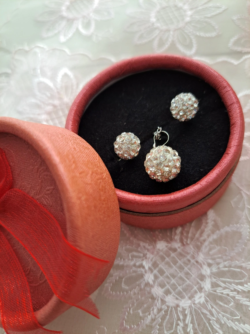 キラキラボールピアス&ネックレス