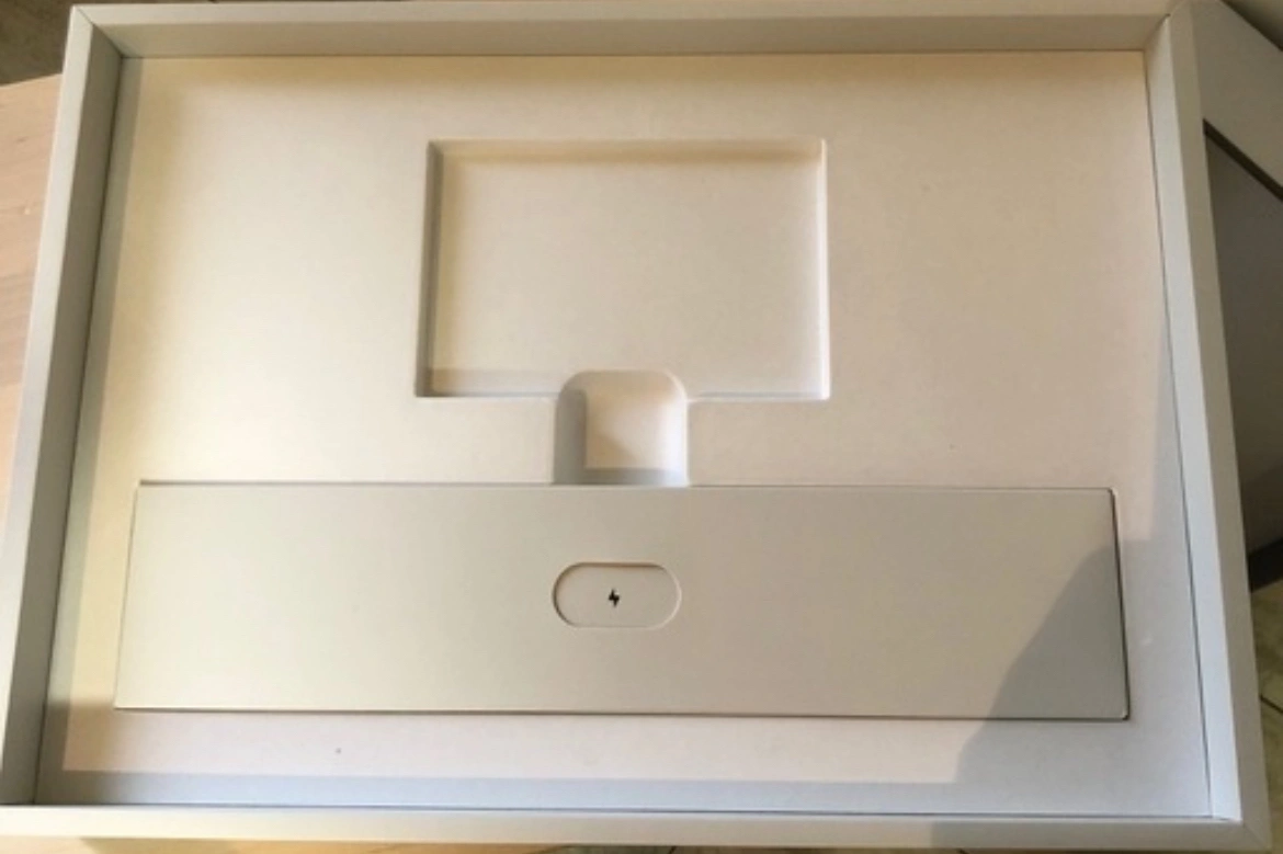 Microsoft Surface Laptop Studio 空箱の写真2枚目