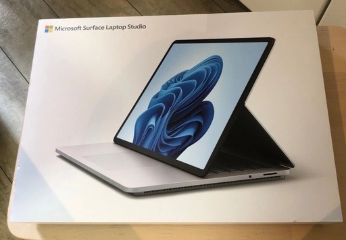 Microsoft Surface Laptop Studio 空箱