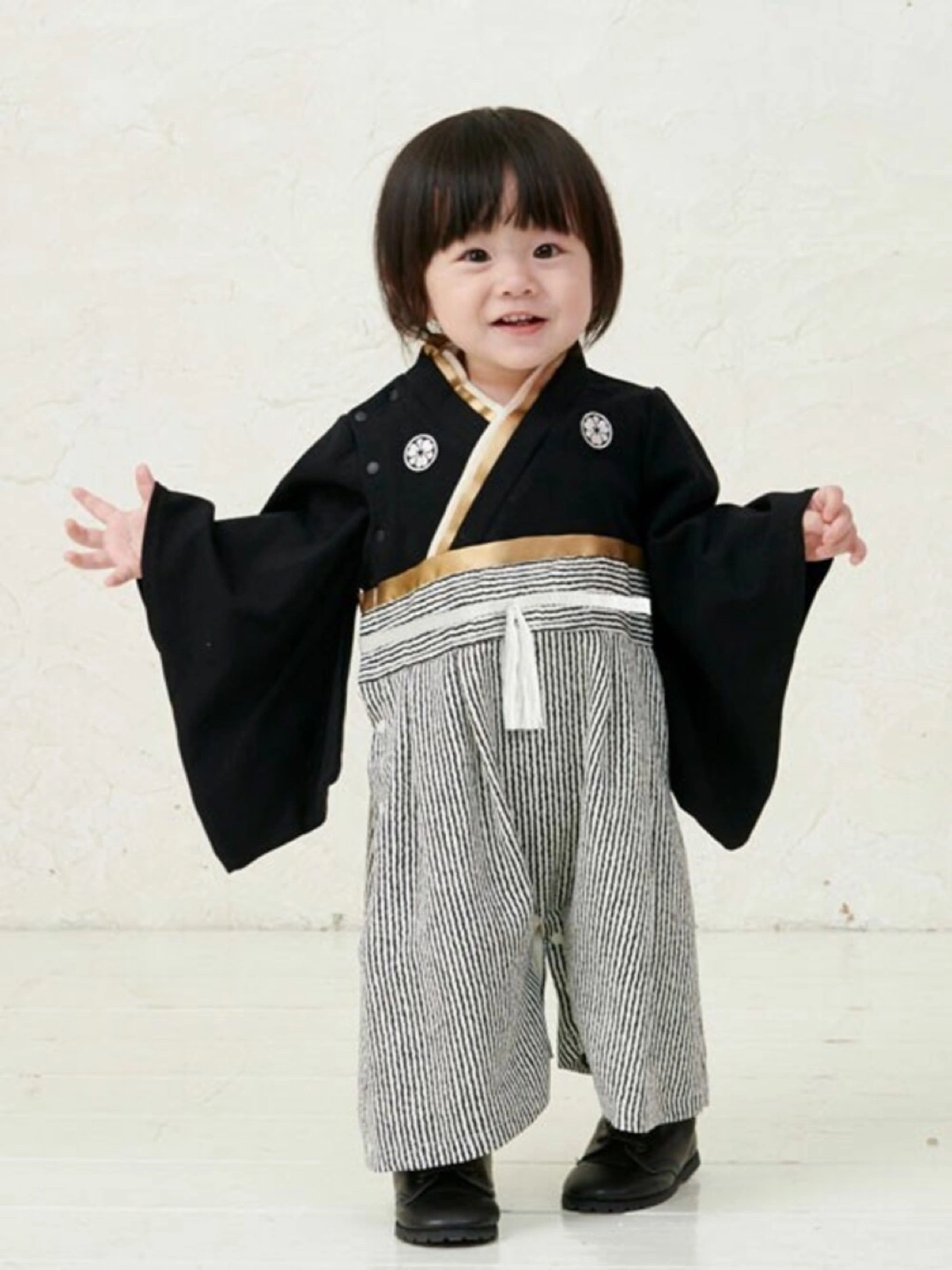 【90cm】袴ロンパース【紋付 縦縞】の写真3枚目