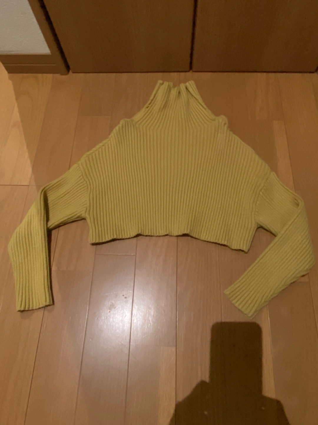 GRL ショート丈 タートルネック リブニットマスタード色の写真2枚目
