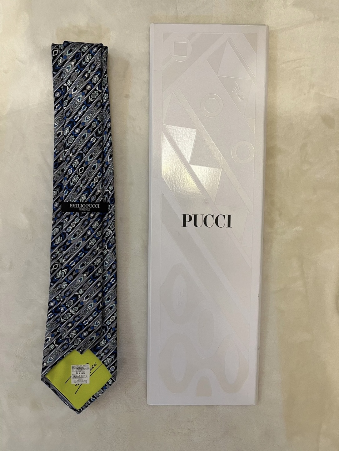 新品　PUCCIネクタイの写真2枚目