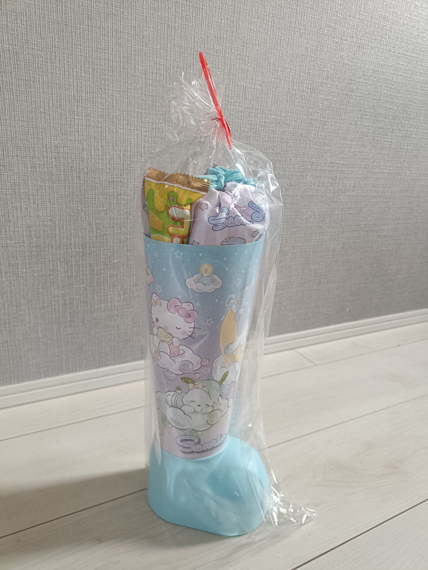 【新品未開封】【2月末まで掲載】サンリオお菓子ブーツの写真2枚目