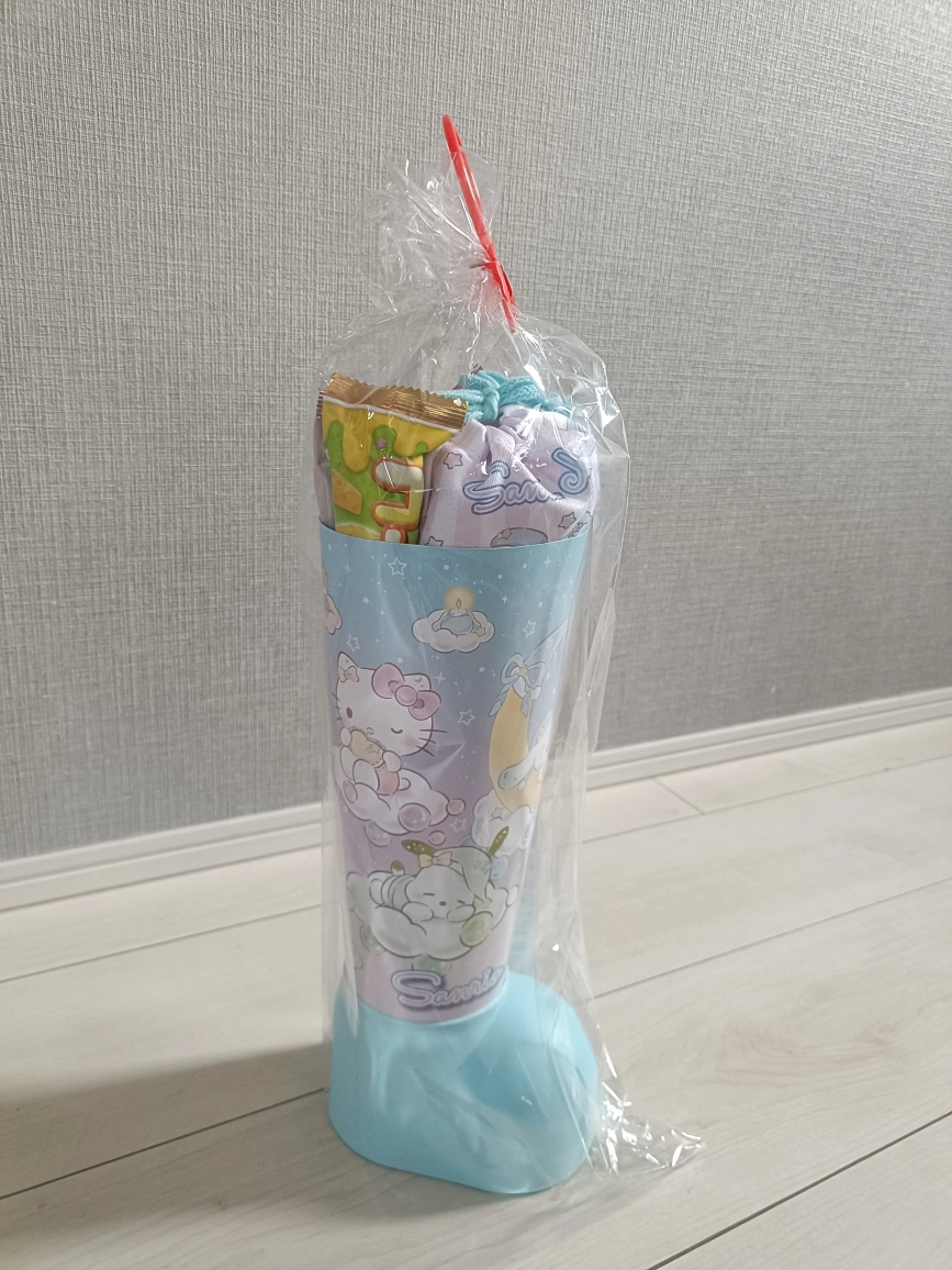 【新品未開封】【2月末まで掲載】サンリオお菓子ブーツの写真2枚目