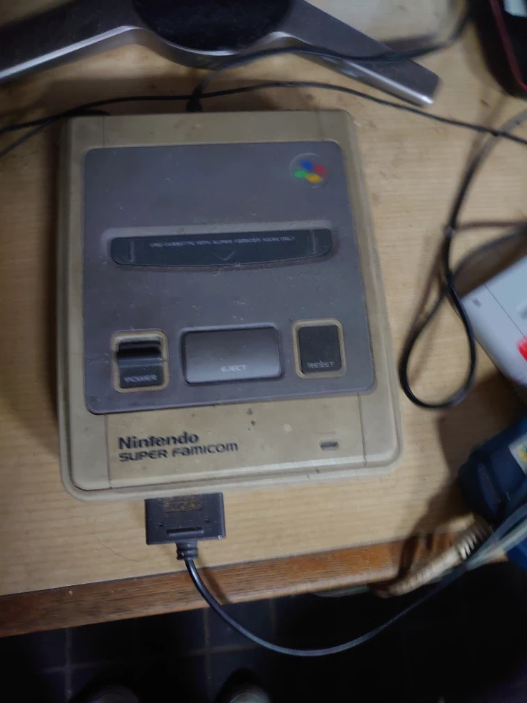 スーパーファミコン 本体とAQUOS20インチ