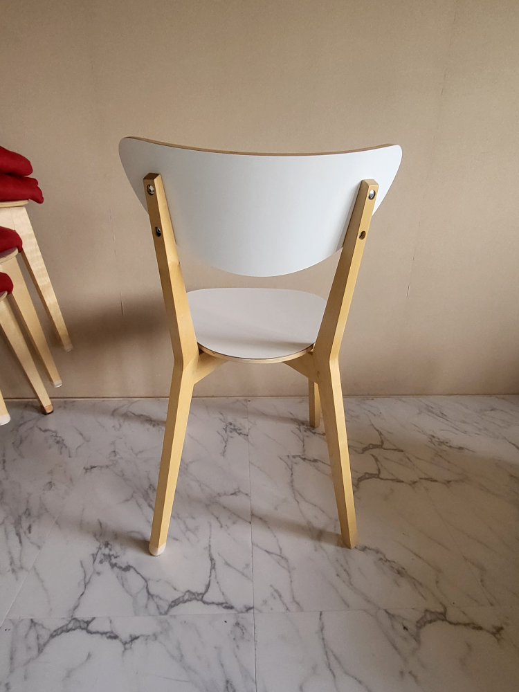 IKEA イス4脚の写真3枚目