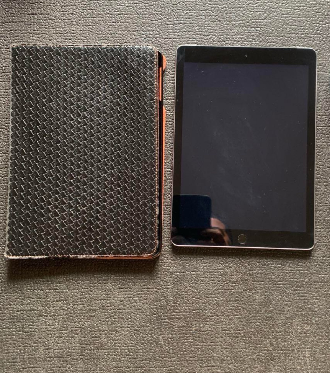 iPad 5 世代　32gb Wi-Fi +セルラー　SIMスリーの写真2枚目