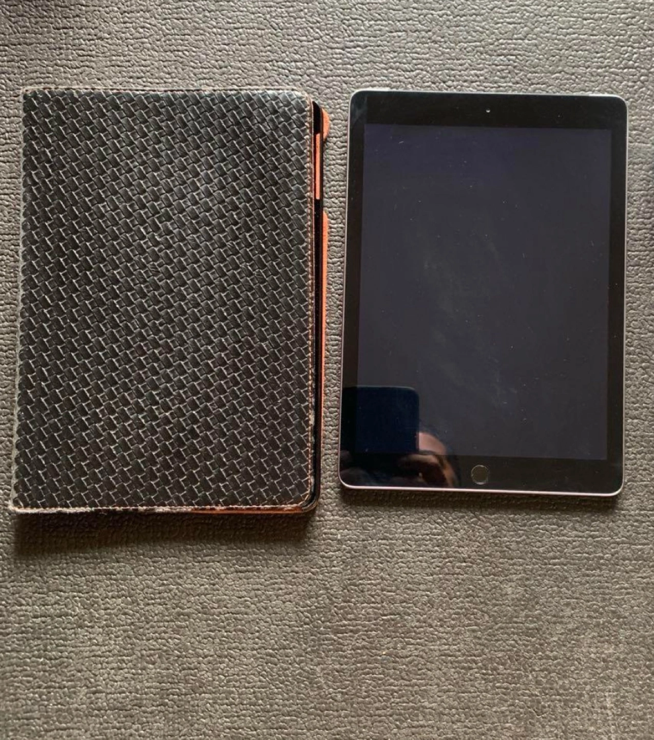 iPad 5 世代 32gb Wi-Fi +セルラー SIMスリーの写真2枚目