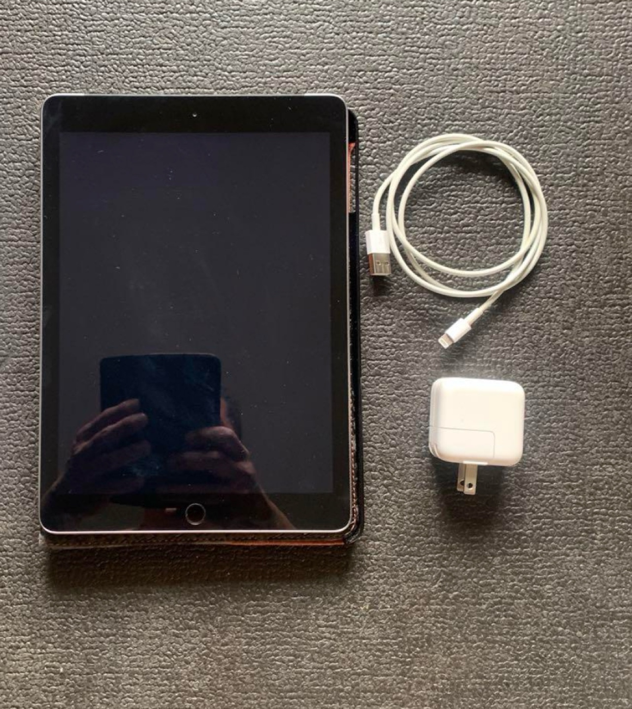 iPad 5 世代　32gb Wi-Fi +セルラー　SIMスリー