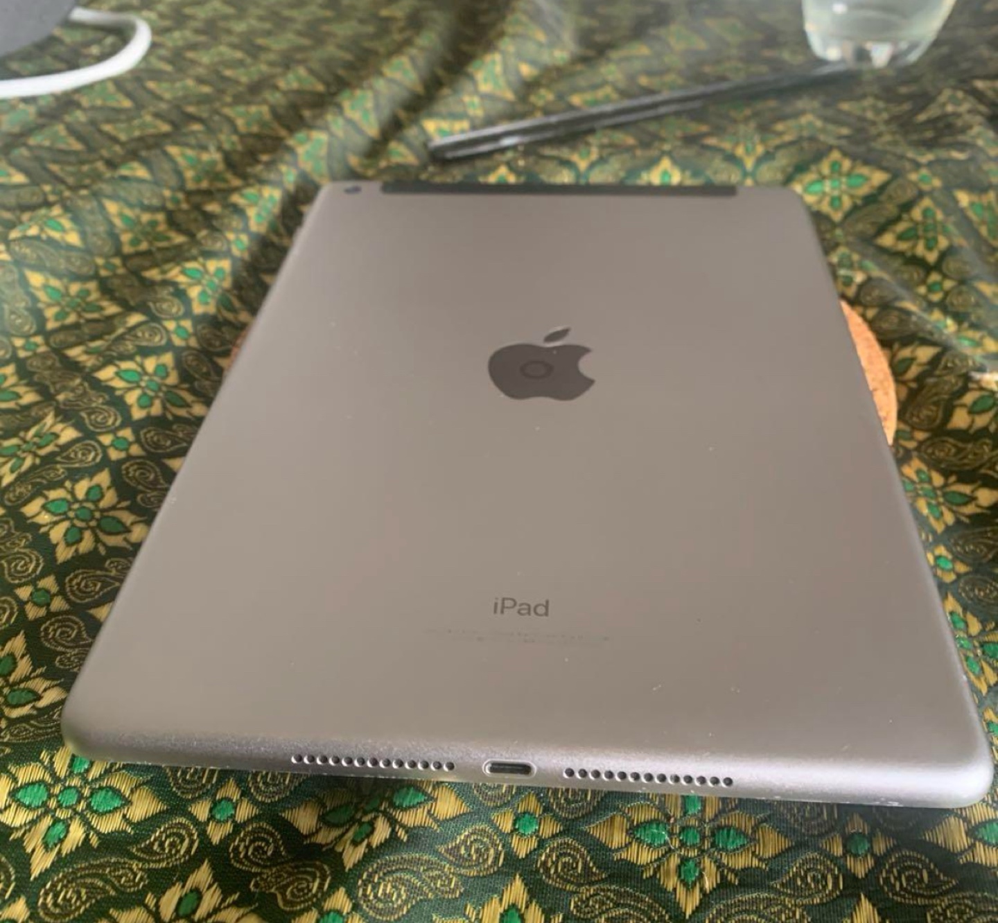 iPad 5 世代　32gb Wi-Fi +セルラー　SIMスリーの写真7枚目
