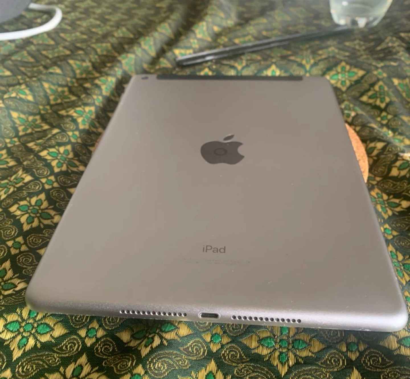 iPad 5 世代 32gb Wi-Fi +セルラー SIMスリーの写真7枚目