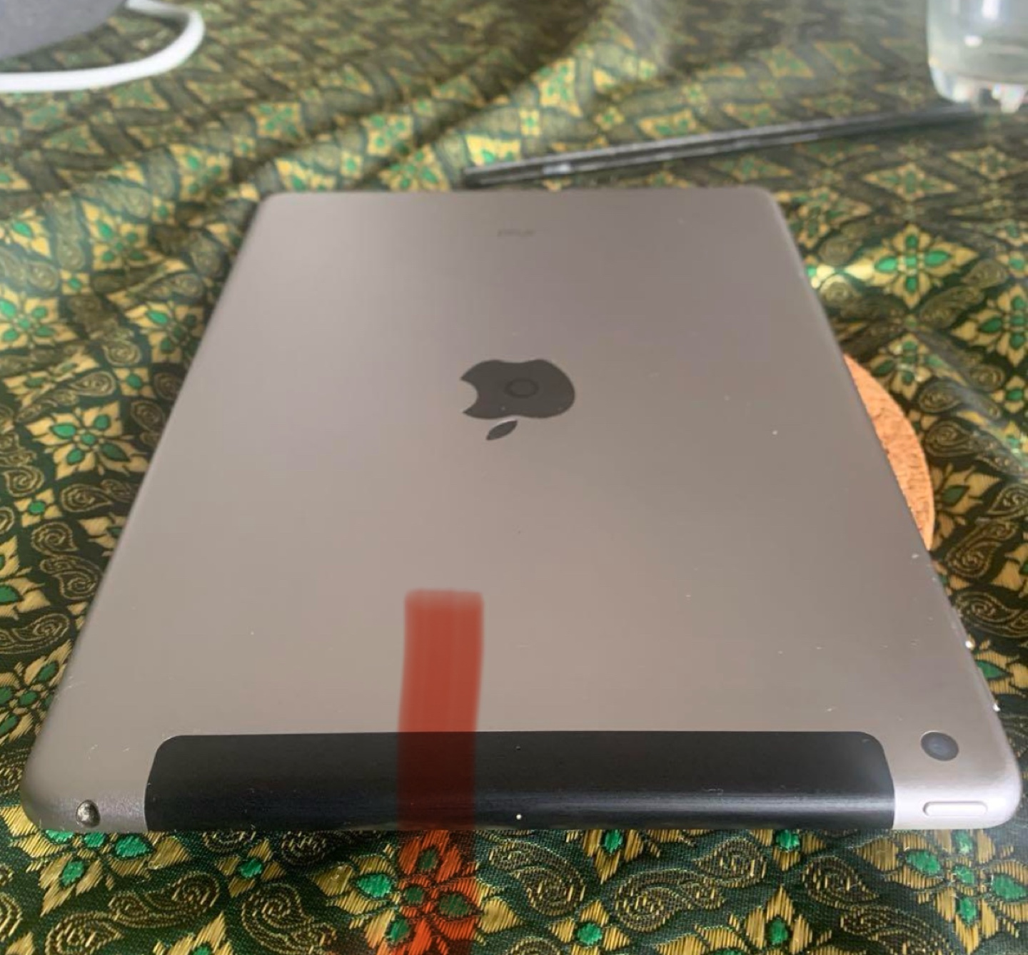 iPad 5 世代　32gb Wi-Fi +セルラー　SIMスリーの写真8枚目