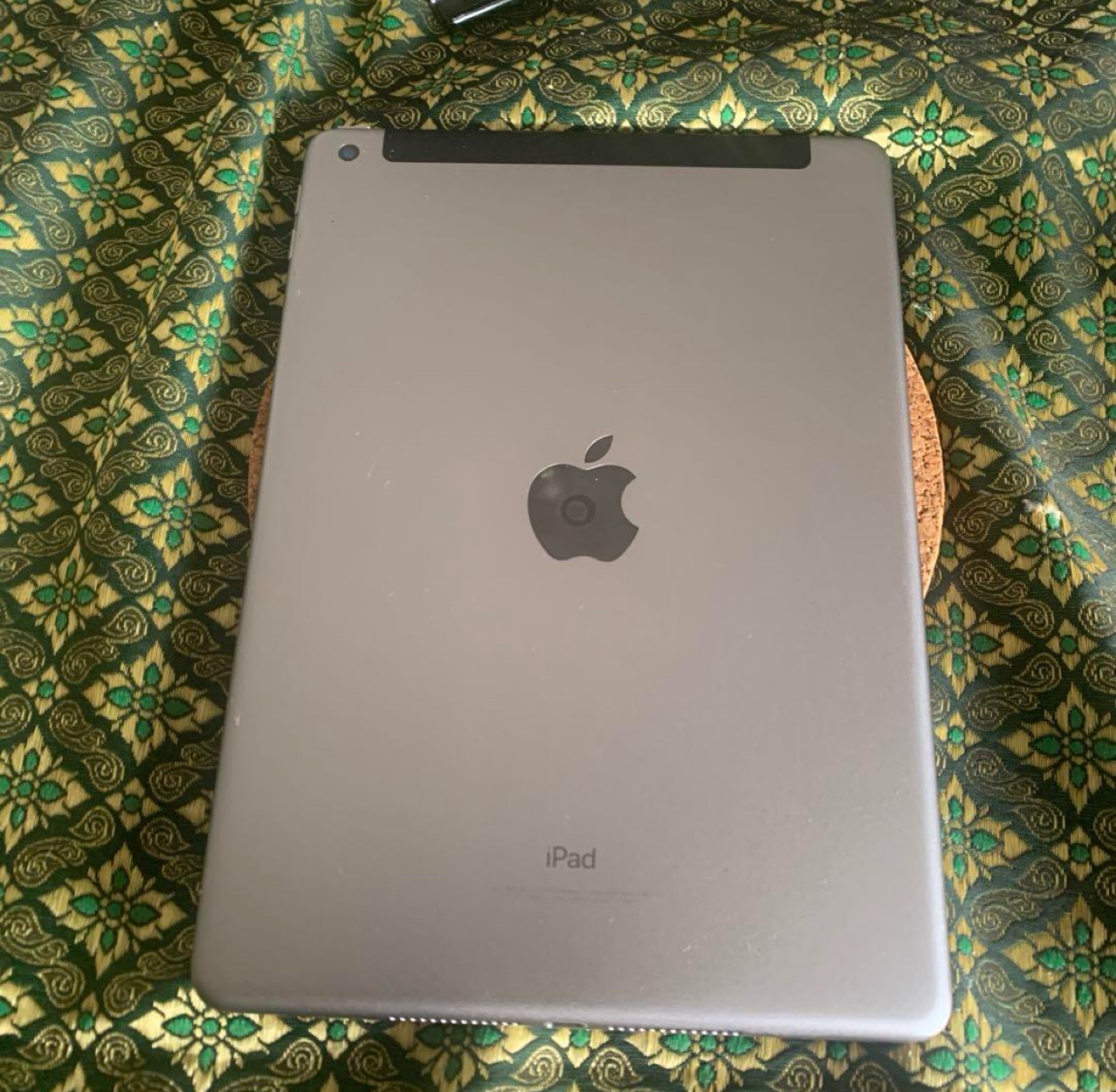 iPad 5 世代　32gb Wi-Fi +セルラー　SIMスリーの写真6枚目