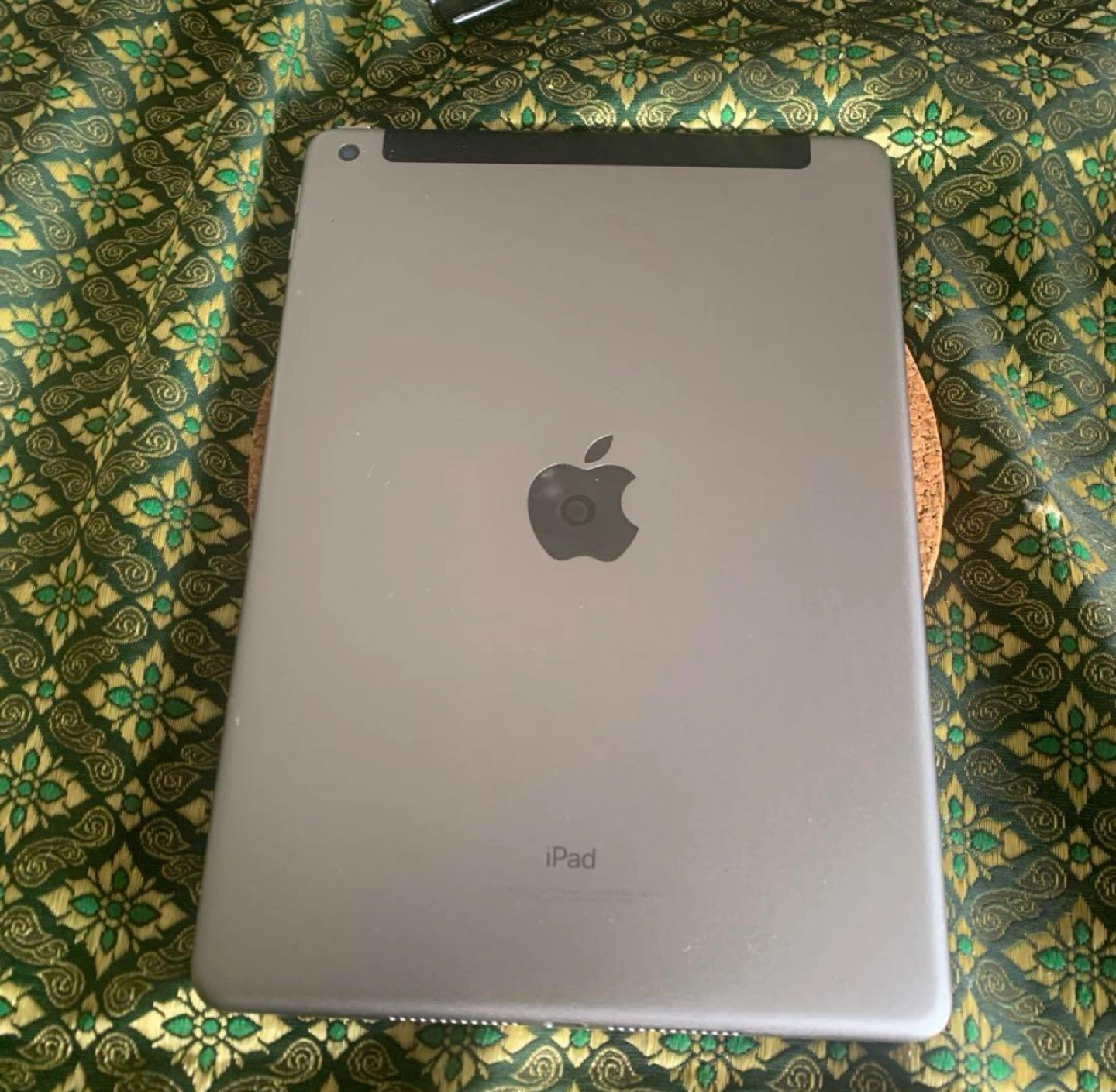 iPad 5 世代 32gb Wi-Fi +セルラー SIMスリーの写真6枚目