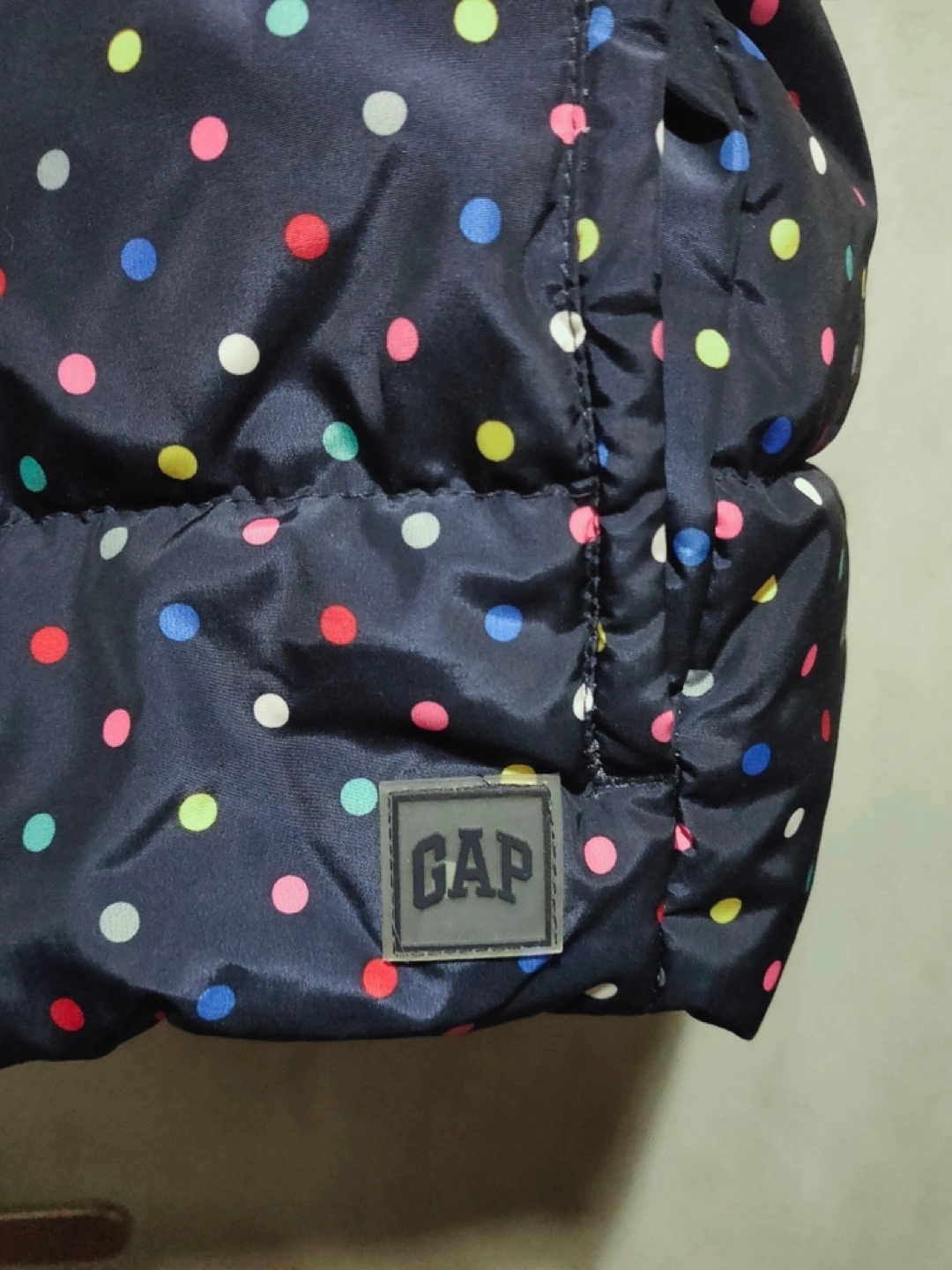 美品GAP Kids130ダウンベスト中綿暖かいプリマロフト姉妹コーデボリュームの写真2枚目
