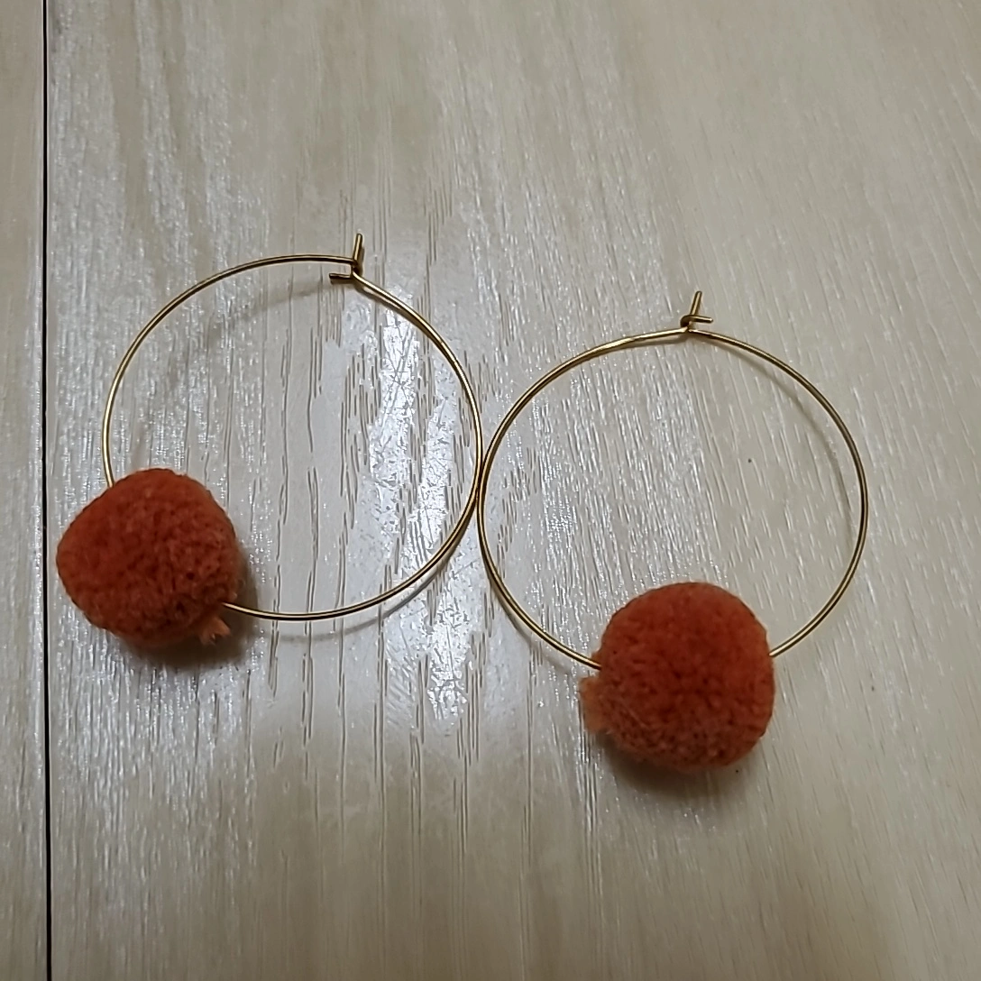 未使用!かわいいボンボンピアス