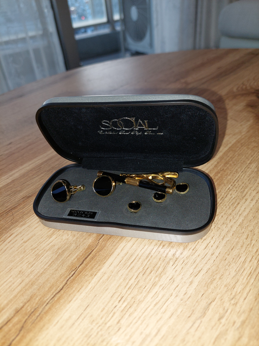 オニキスのカフスボタンとタイピンセット