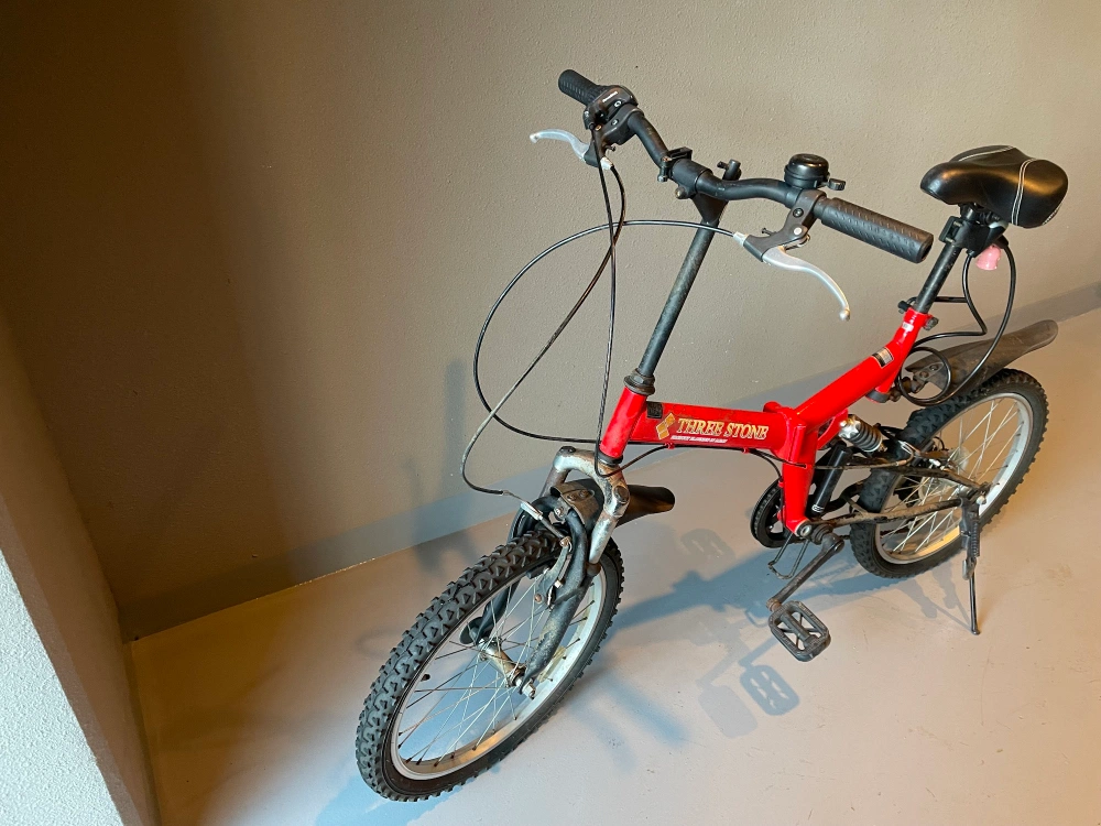 ”THREE STONE” 折りたたみ自転車 20インチ 両輪サスペンション付き 赤 6変速 1/17まで最終値下げ